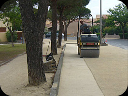 Goudronnage trottoir dans une quartier � Quissac